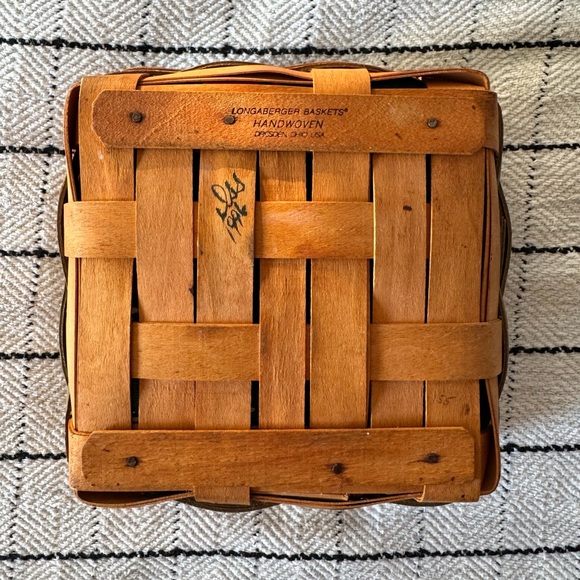 Longaberger Vintage Holiday Basket 1991 Handwoven - Picture 3 of 8